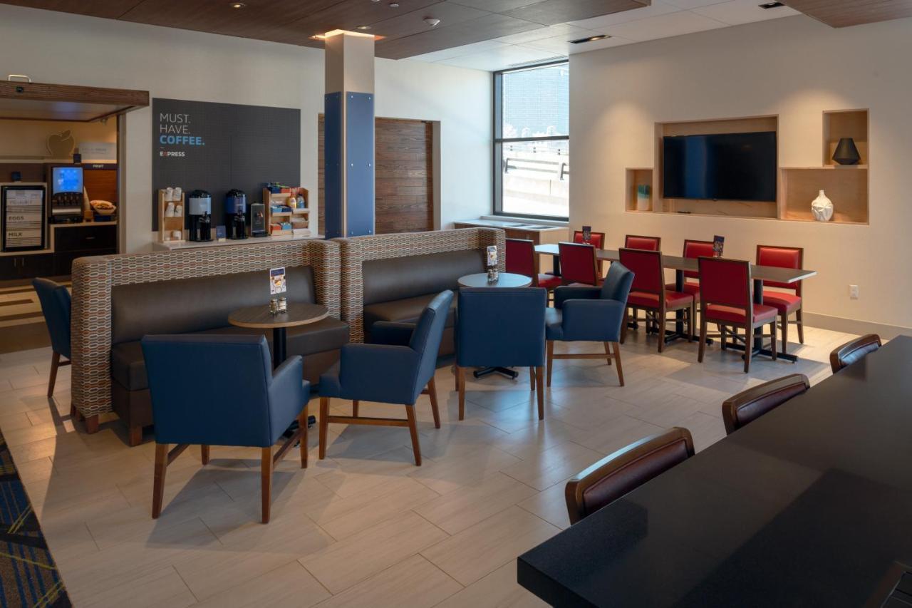 Holiday Inn Express & Suites - Tulsa Downtown - Arts District By Ihg Bagian luar foto