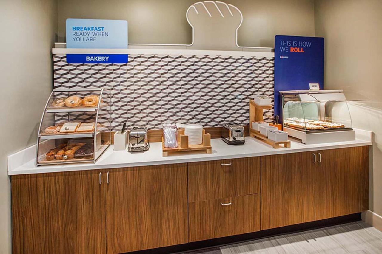 Holiday Inn Express & Suites - Tulsa Downtown - Arts District By Ihg Bagian luar foto